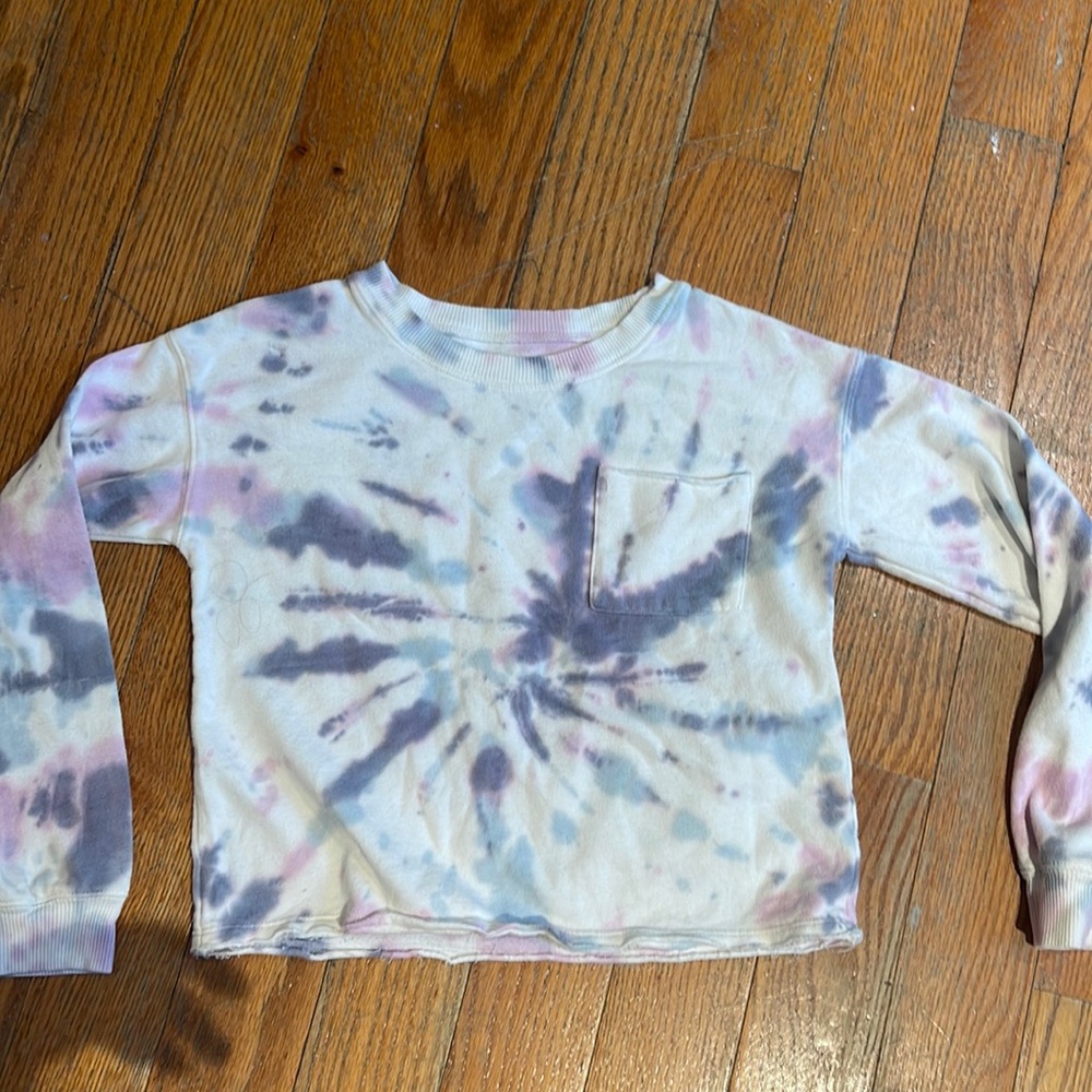 SO brand size medium (8) girls long sleeve tie dye crop hoodie